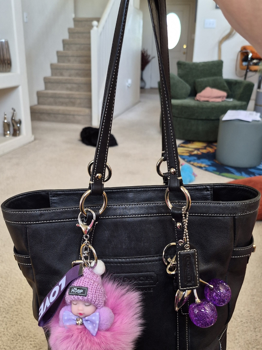 Coach F12343 "Gallery East West" fully zippered Tote/Shoulder Bag W/ Turnlocks - Picture 3 of 16